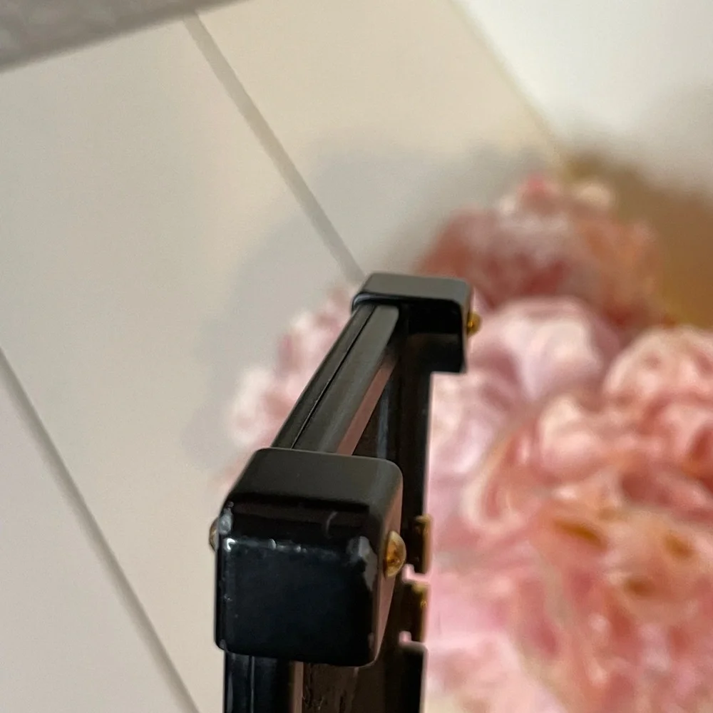 Authentic Louis Vuitton Eye Trunk with Strap for iPhone X/XS - Picture 10 of 12
